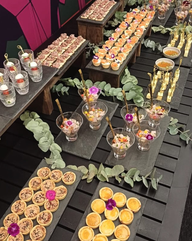Montagem e ambientação de mesa para eventos