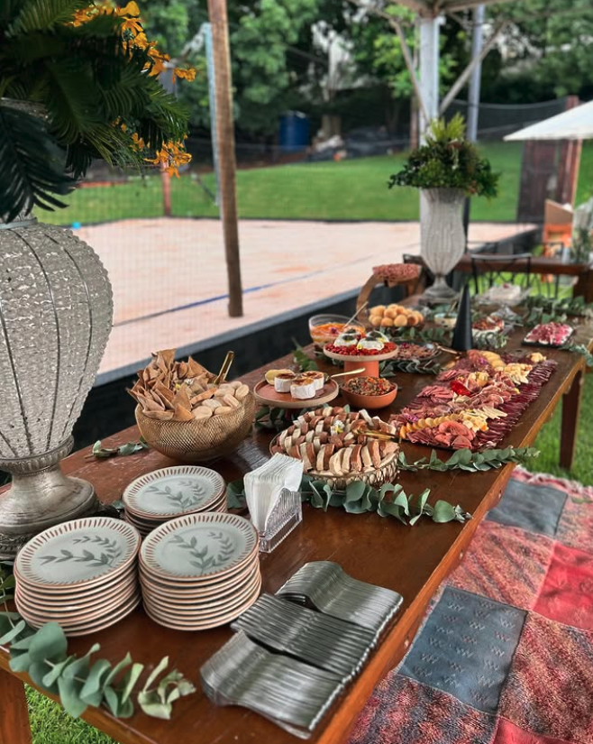 Curadoria de estilo e moodboard para mesas de festa